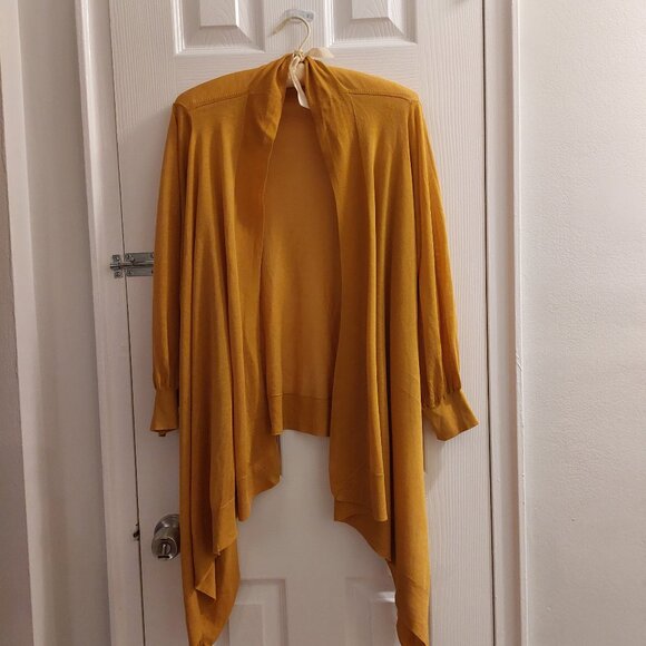 DKNY - Picture 1 of 3